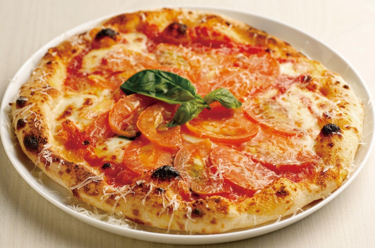 「マルゲリータC.I.R.C.O（Sサイズ）」1,529円、Lサイズ1,969円。フレッシュトマトをトッピングしたジューシーなマルゲリータ