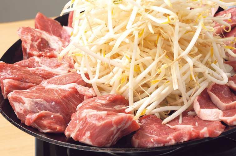 「生ラム肩ロース」や「生ラムショルダー」をたっぷり味わえる食べ飲み放題が断然お得