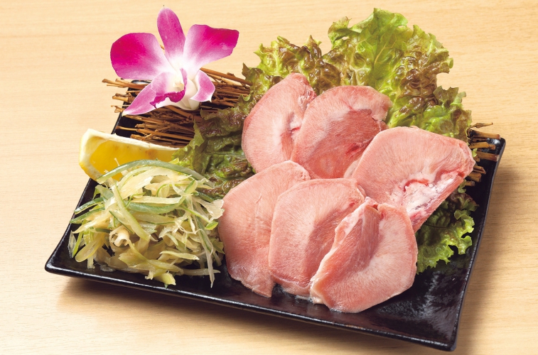 希少部位のラムタンは、独特の食感でとても柔らかく上質な味わい