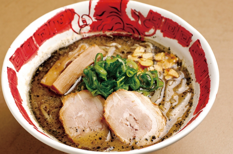 ミシュランに掲載された「札幌スープ塩」1,100円は、ちぢれ麺を使用、オススメの塩のほか味噌も用意