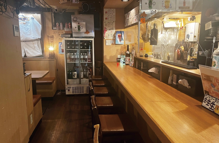 19:00以降は居酒屋として営業している