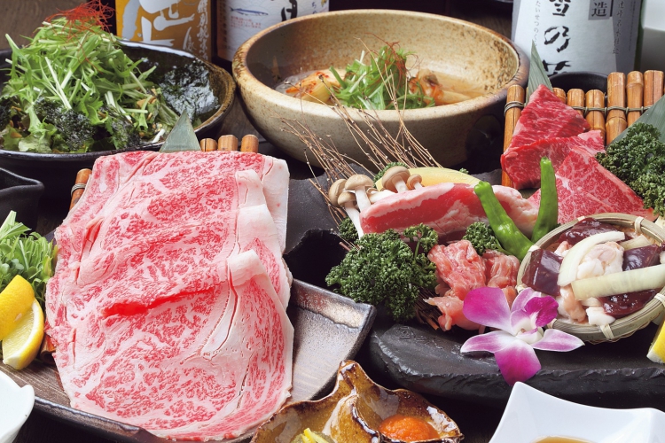「和牛リブロースの焼きすきと肉盛コース」は当日受付可6,000円、クーポン利用（要前日迄予約）で5,000円、飲み放題別+1,000円～