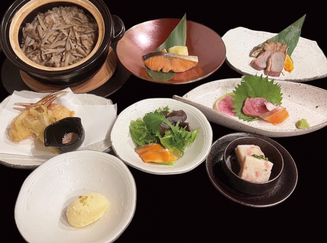 リーズナブルにズワイガニ料理や刺身、合鴨ローストなどが楽しめる全8品「7,000円コース」7,000円
