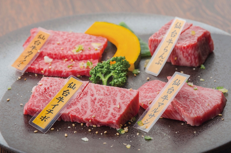 「特選和牛盛り合わせ」4,000円。仕入れの状況により肉の産地や部位が変更になる場合あり
