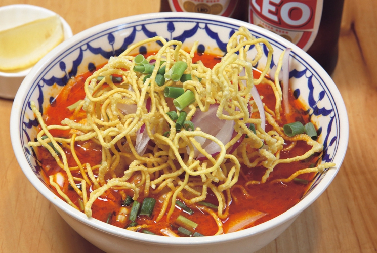 北部チェンマイのカオソイ1,300円はタイ風カレーラーメン