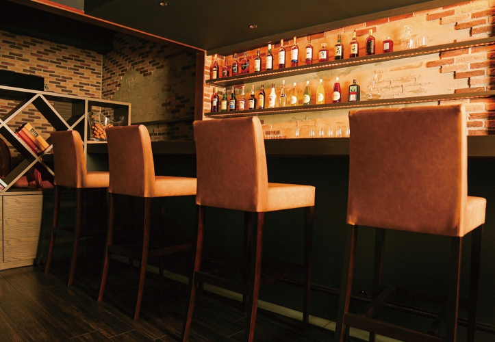 大人のアソビ心をくすぐるシックな空間