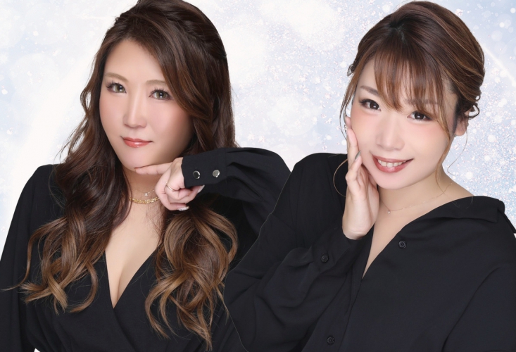スナック未経験のママ(左)とススキノ歴18年のベテランママ(右)