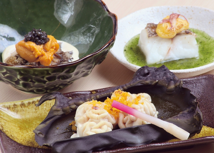 握りだけでなく技巧あふれた逸品料理も美味