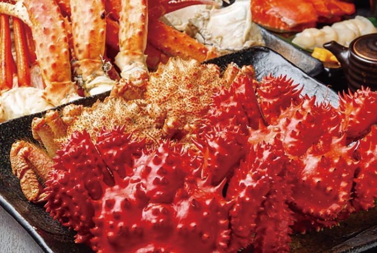 ズワイガニや花咲ガニ、アブラガニのほか知床ポークや黒毛和牛など豪華食材が楽しめる
