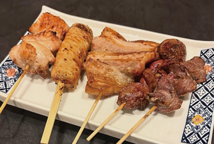 「おまかせ5本盛り」1,400円、この日はモモ、つくね、豚、レバー、砂肝