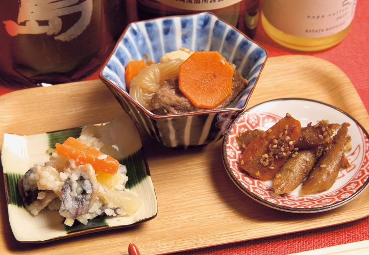 この日の手作りチャームは、肉豆腐とニシンの飯寿司、きんぴらの3種
