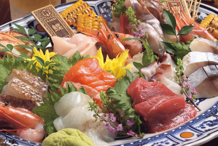 「北海刺盛り」特選10点盛り1人前3,848円（写真3人前）はクーポンでお得、この機会にぜひ利用を