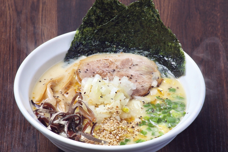 〆の1杯にオススメしたい1番人気、白濁スープが特徴のとんしおラーメン