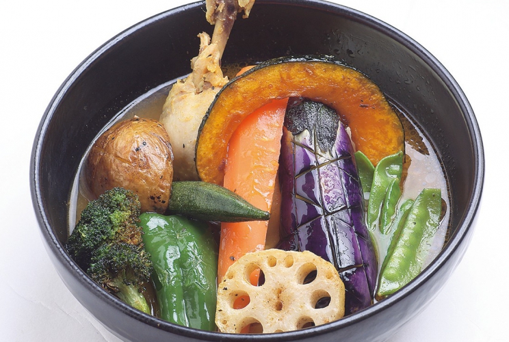 チキンと野菜たっぷりのスープカレー「チキンベジタブル」1,600円