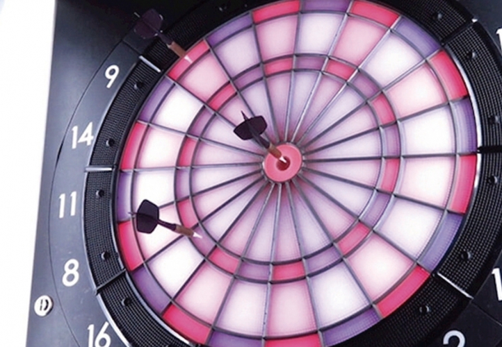 仲間とダーツやカラオケで盛り上がって