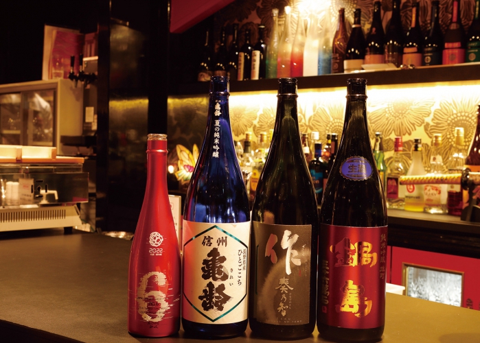上品な雰囲気漂う店内に全国各地の地酒がズラリ。きっとアナタ好みの日本酒に出会えるはず