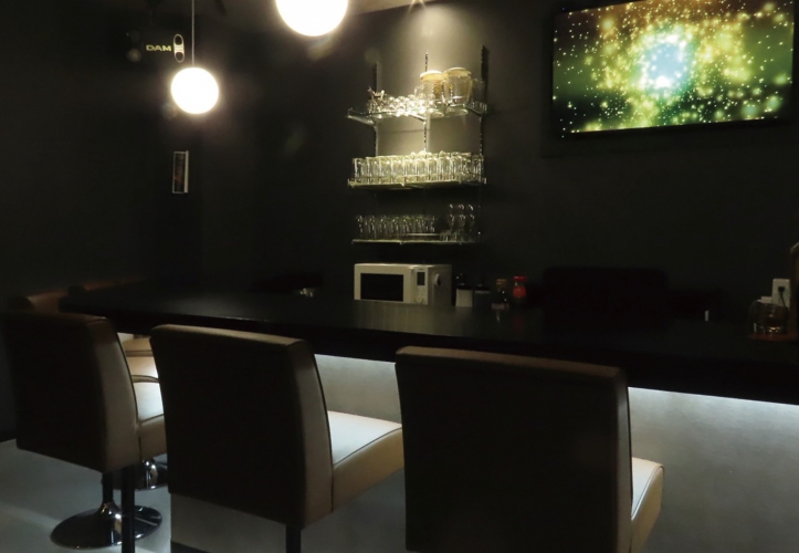 1人でも気軽に楽しめるカウンター席