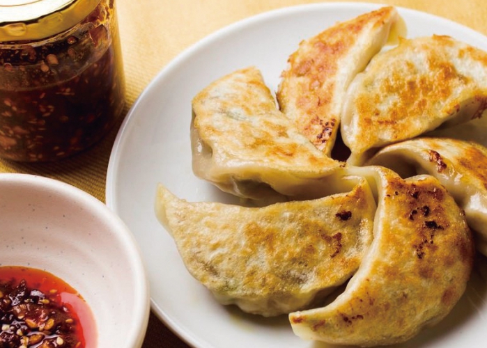 これを目当てに来店する人が多いという「焼き餃子(6個)」550円