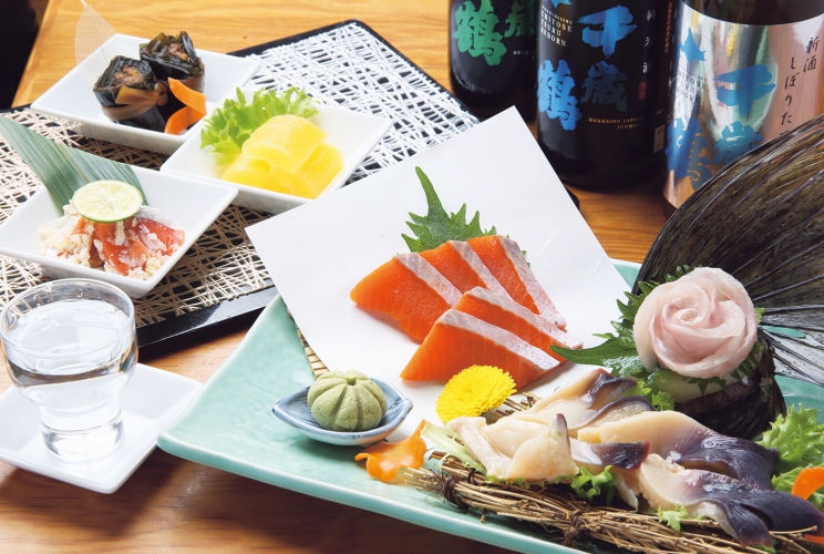 純和風の落ち着いた雰囲気のなか、銘酒と北海道料理を安心して堪能