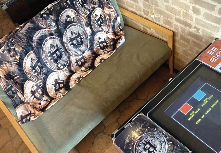 場所は駅前通りに面した好立地で、ビル1Fの「銀だこ」が目印