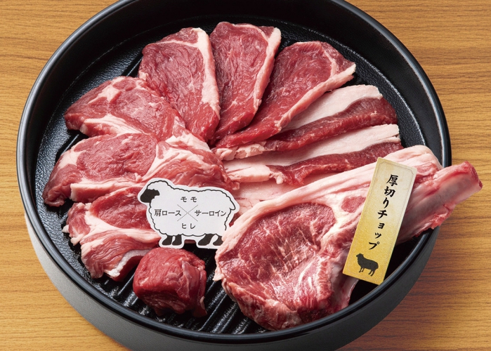 オススメは1番人気の生ラムを含むバラエティー豊かなセットメニュー