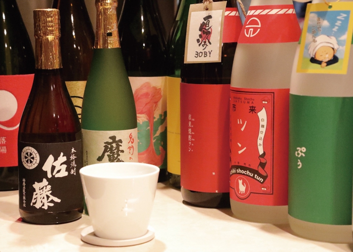 魔王ボトル4,500円など希少な焼酎がズラリ
