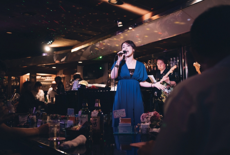 ライブステージは20:30~、22:00~、23:30~の1日3回