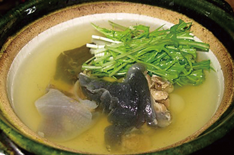 脂のノリが強く甘味のある身が特徴の「ギンポウ焼き」890円と活タコを使用した弾力のある食感が自慢の「タコ串」(1本)280円