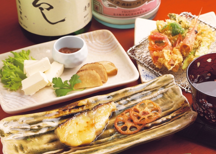 「銀ダラの西京焼き」1,080円など幅広い料理を提供
