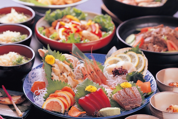 「手づくり絶品満腹コース」120分飲み放題付き3,850円がクーポンでさらにお得、写真はイメージ