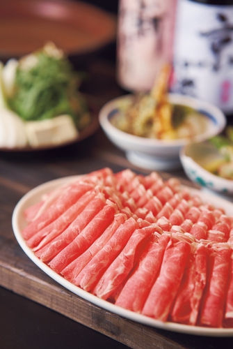 ススキノの歴史とともに歩む北海しゃぶしゃぶ本店の極上ラム肉、老舗の味を心ゆくまで楽しみたい