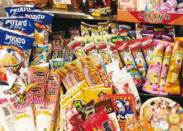 駄菓子は食べ放題なのがうれしい!