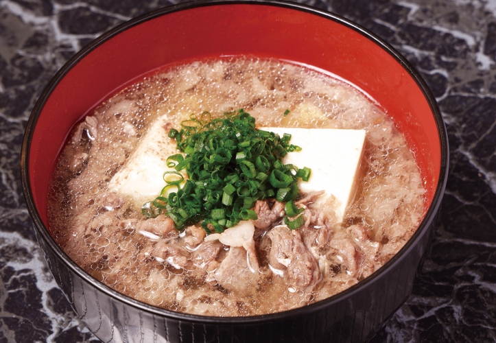 〆にピッタリ、ダシが効いた肉吸い700円は同店の名物メニュー