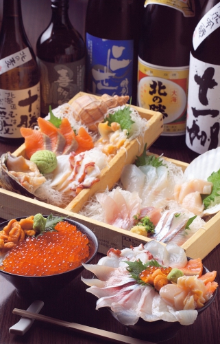 北海道近海で獲れた天然刺身盛り合わせや海鮮お刺身丼がオススメ