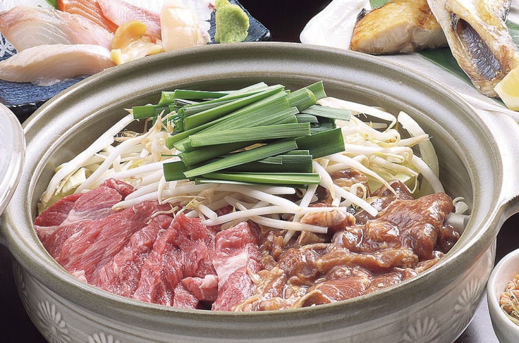 「煮込みジンギスカン鍋」は北海道ならではの味、コースの「北海道の選べる肉と海鮮」で楽しめる