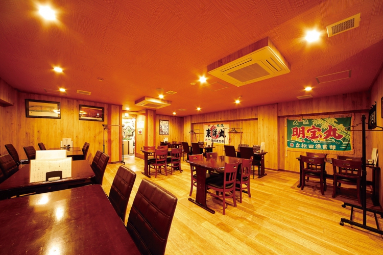 地下フロアでは貸切大人数宴会可能、最大40人迄受付