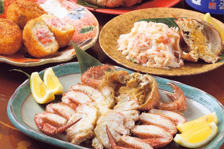 秋鮭、トキシラズを使用した「北海道産さけいくら丼」1,180円～、みに盛、中盛、普通盛と各サイズあり