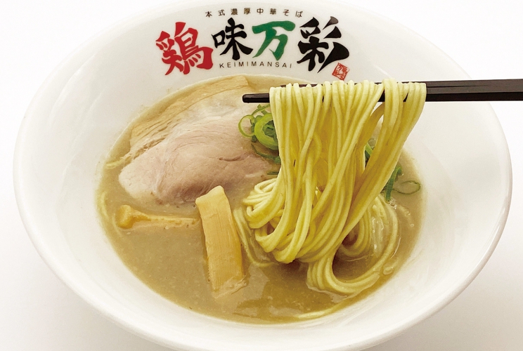 スープの濃度によって鶏味濃厚・鶏味中味・鶏味醤油から選べ、麺の固さもリクエストできる