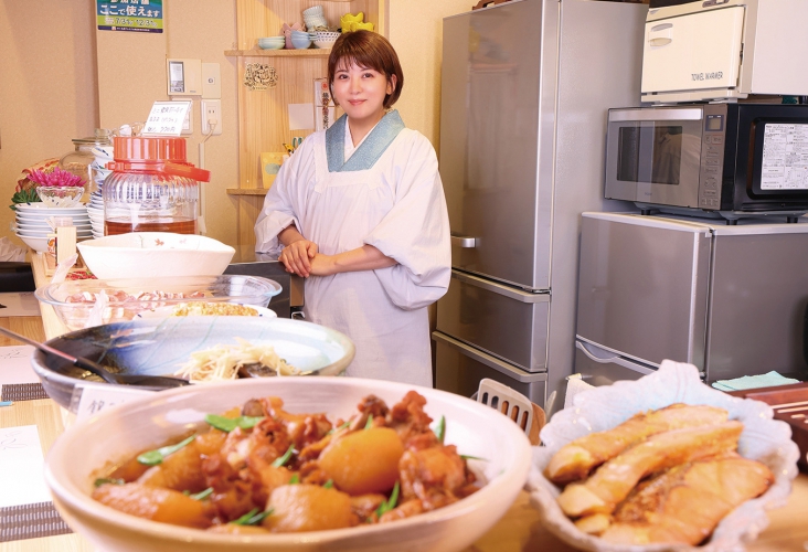 笑顔が魅力的な女将が心を込めてつくる料理はどれも美味