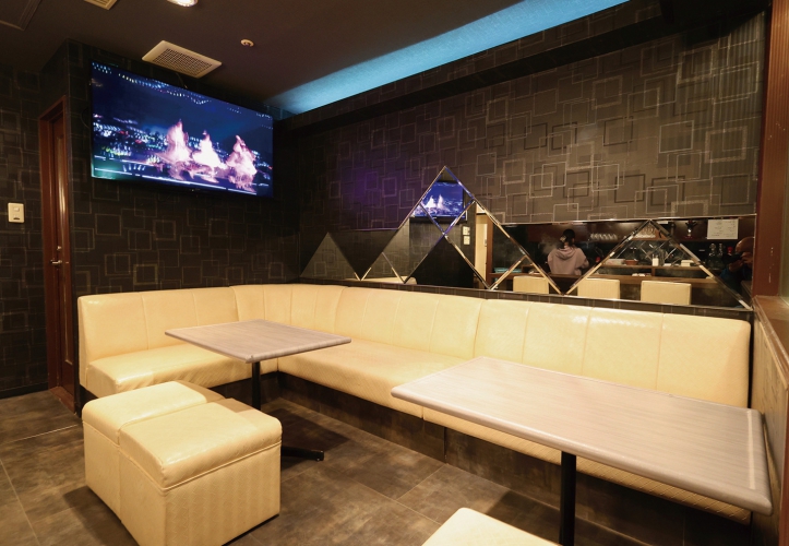 ボックス8席、予約はInstagramかTELで受付中