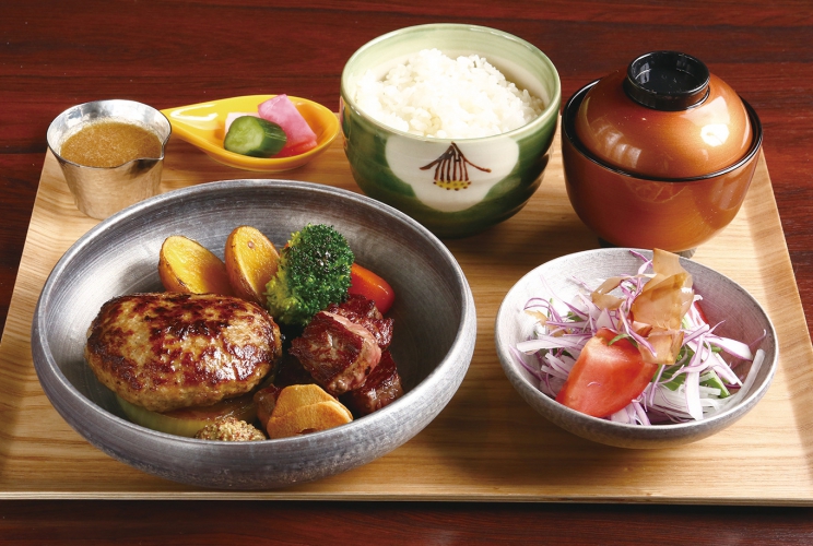 「ハンバーグPLUSサイコロステーキ」2,915円