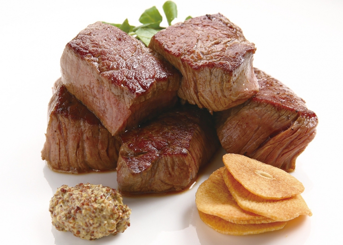 料理長オススメの「道産牛ひれサイコロステーキ100g」2,013円
