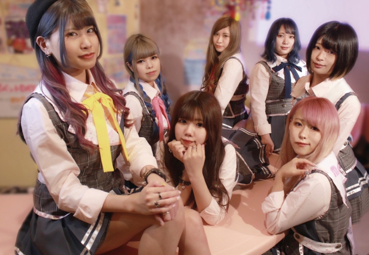 女の子と楽しめるごほうびドリンク、チェキを用意