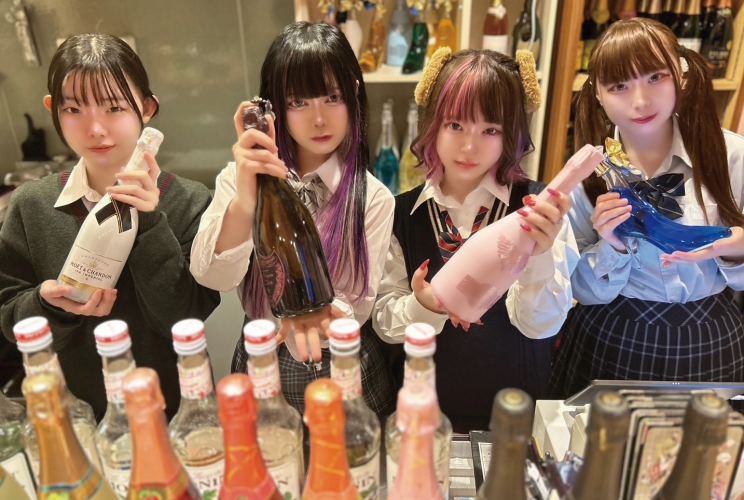 こだわりはリアル指向の制服。「Pirka_Dolce」のメンバーにも会える