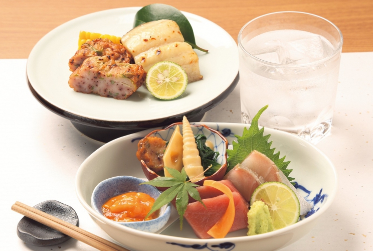 マグロとシマアジの刺身、ホッケ味噌付焼など