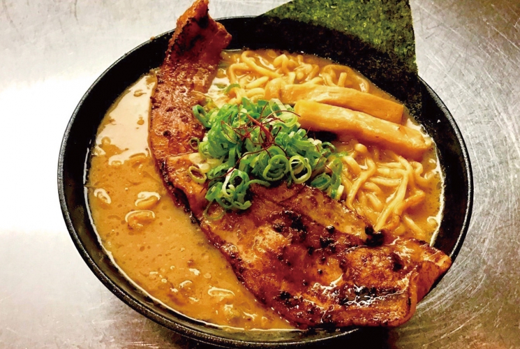 1番人気の「じゃが白湯らぁめん」味噌1,045円、魚々辛1,100円