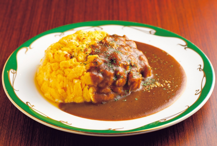 ふわふわとした卵が乗ったボリュームのある「オムカレー」1,000円