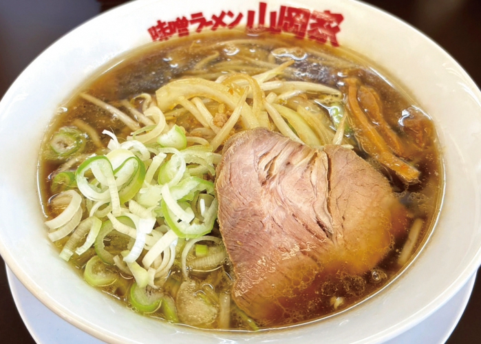 特製醤油と清湯スープでさっぱり味わえる「札幌醤油ラーメン」890円~