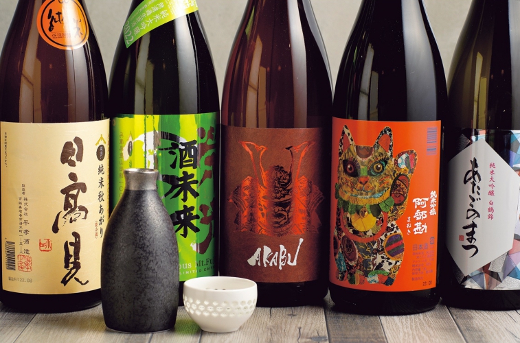 全国各地から取り揃える地酒のほとんどが600円とリーズナブル
