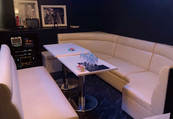 最大10人収容可能なVIP ROOMの使用料は8,000円